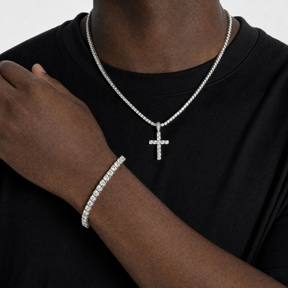 Iced Tennis Cross Chain – Ouro